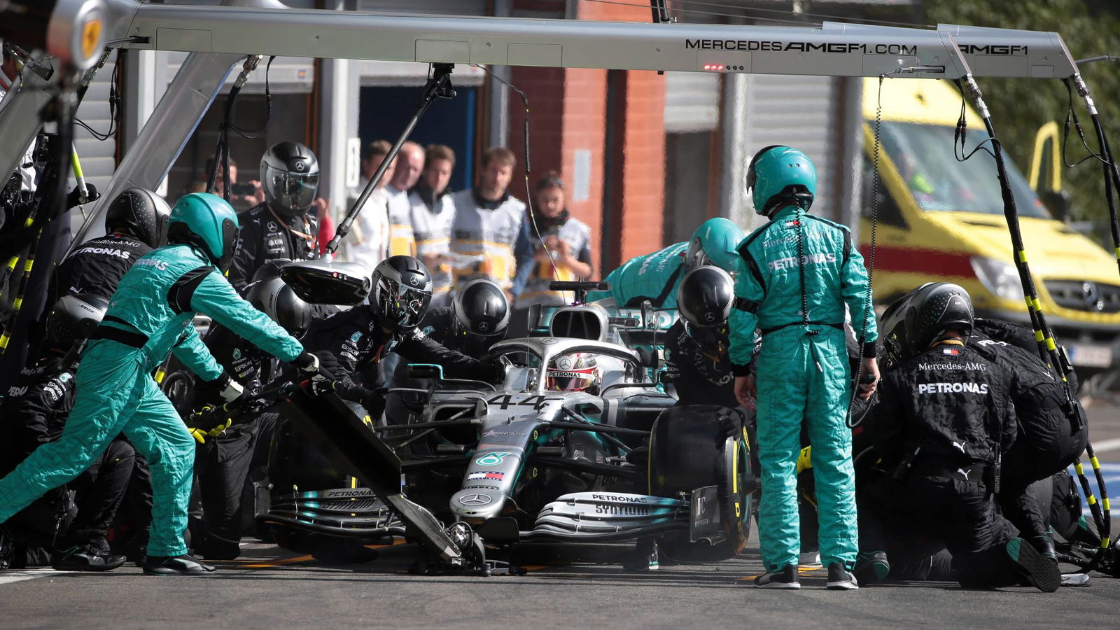 Mercedes explains Hamilton’s pit stop time loss at Spa