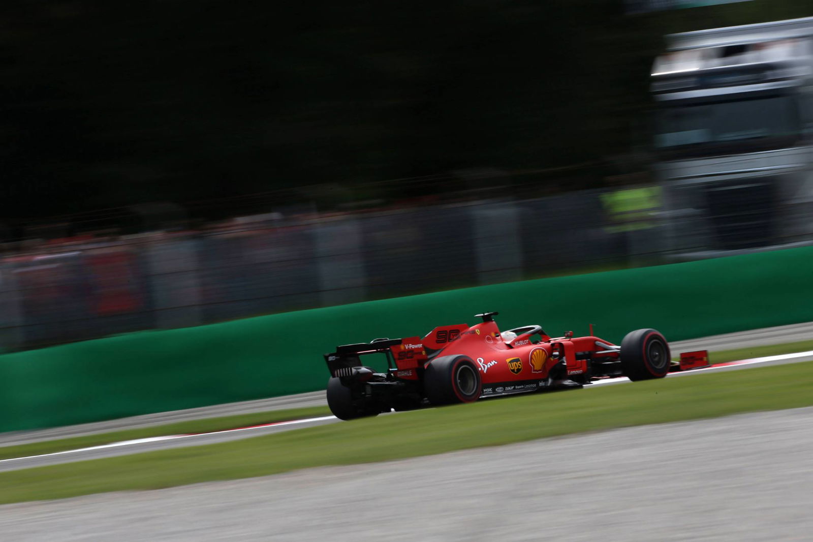 Leclerc: Ferrari tidak akan mengorbankan satu mobil untuk mendapatkan keuntungan derek