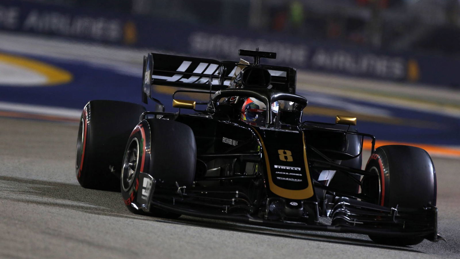 Kedua pembalap Haas itu menjalankan mobil F1 spek Melbourne di Rusia