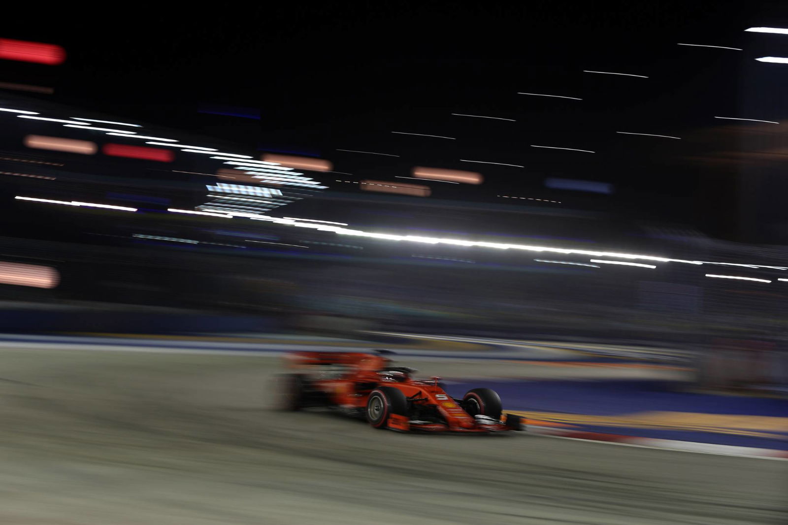 Vettel meraih kemenangan Singapura karena strategi Ferrari membuat Leclerc frustrasi