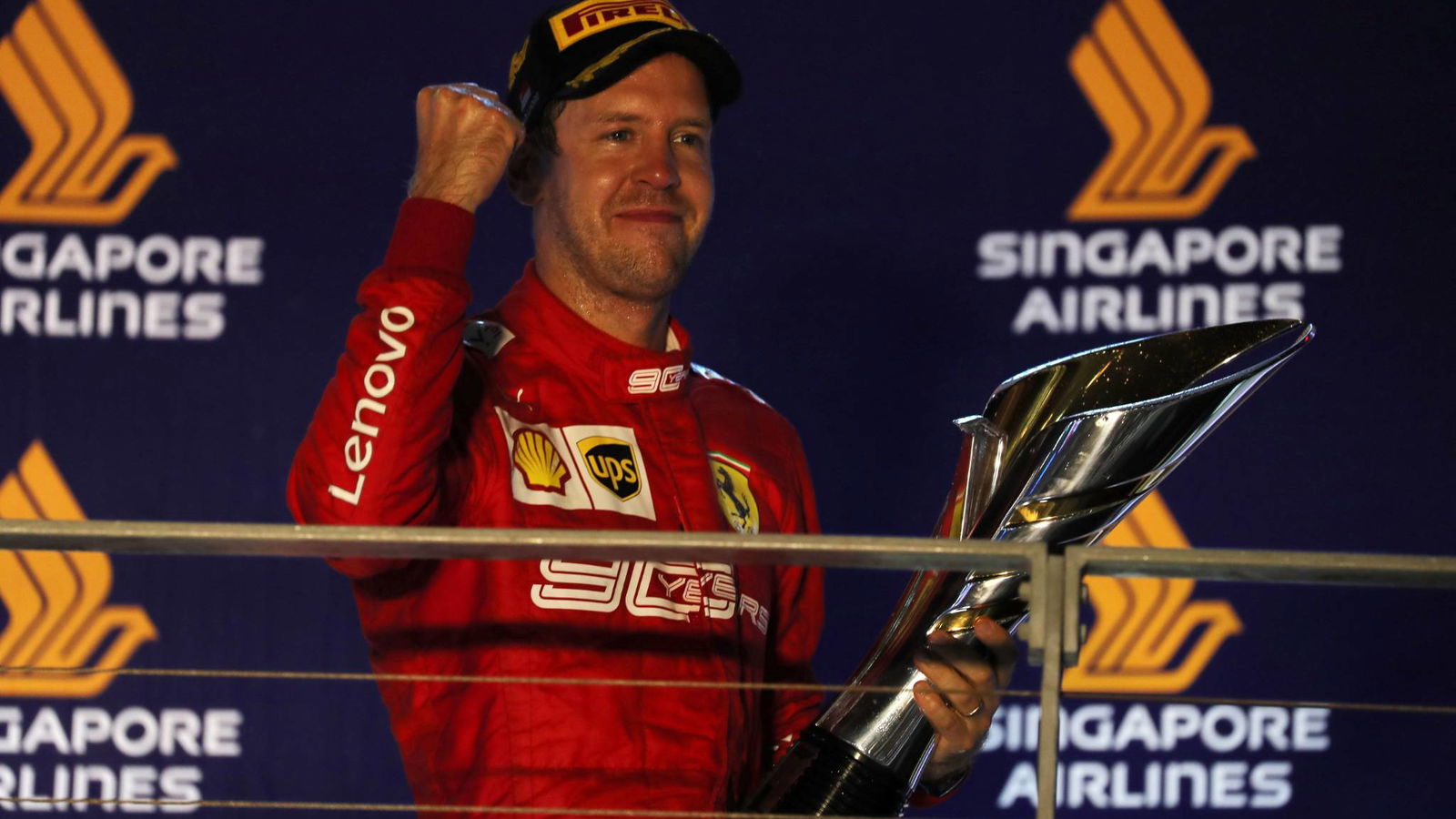 Dukungan dari penggemar F1 menginspirasi saya untuk menang di Singapura - Vettel