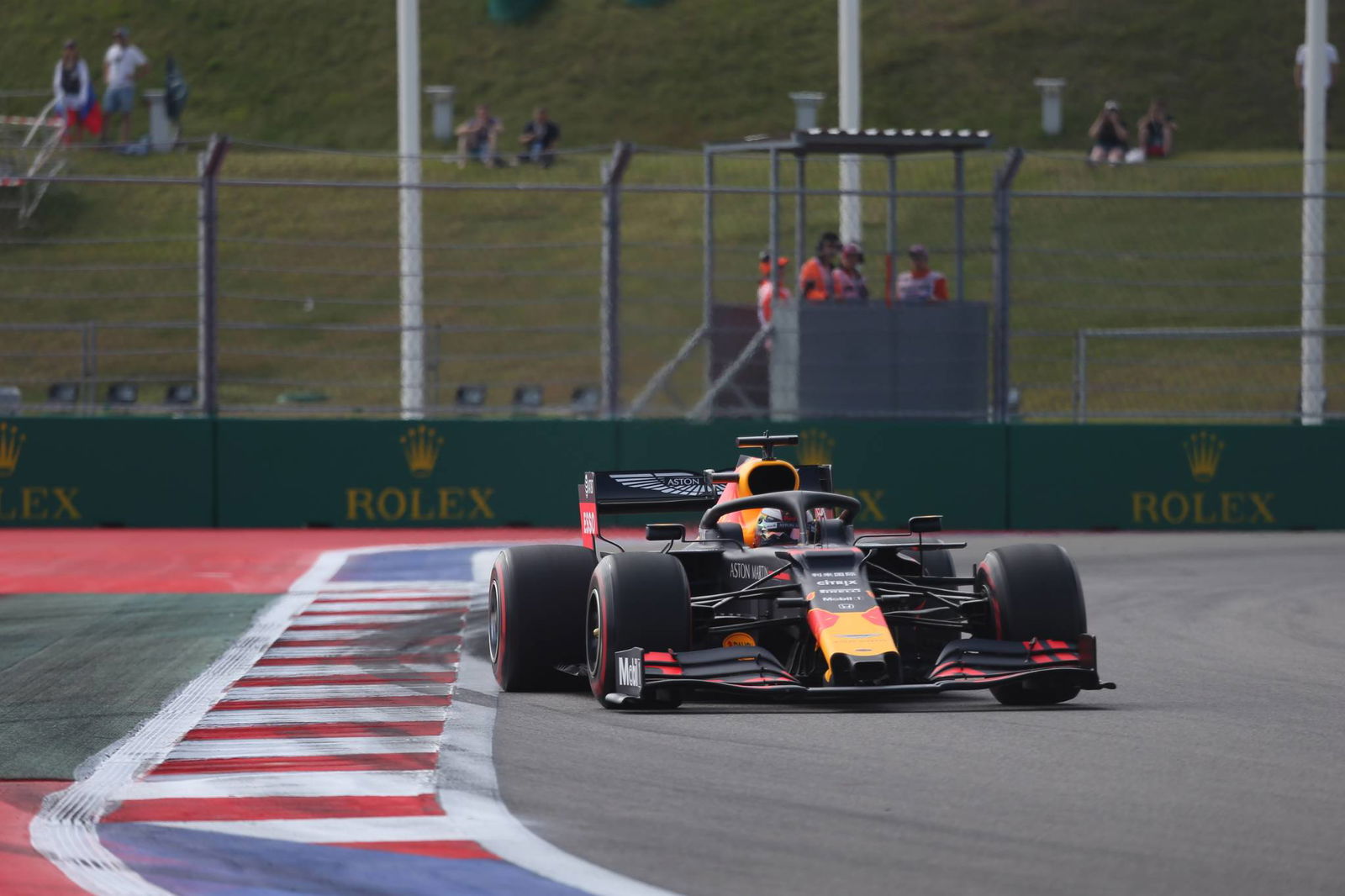 Albon menyalahkan kesalahan Hamilton di Sochi FP2