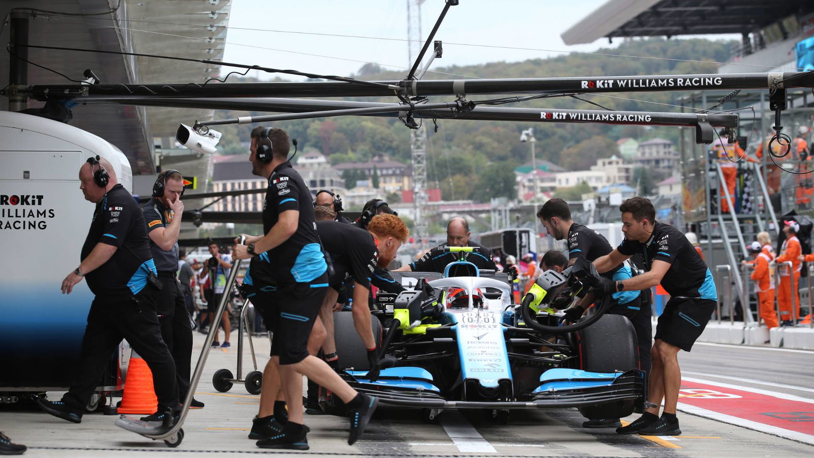 Williams names cause of Russell's Russian GP off, explains Kubica DNF