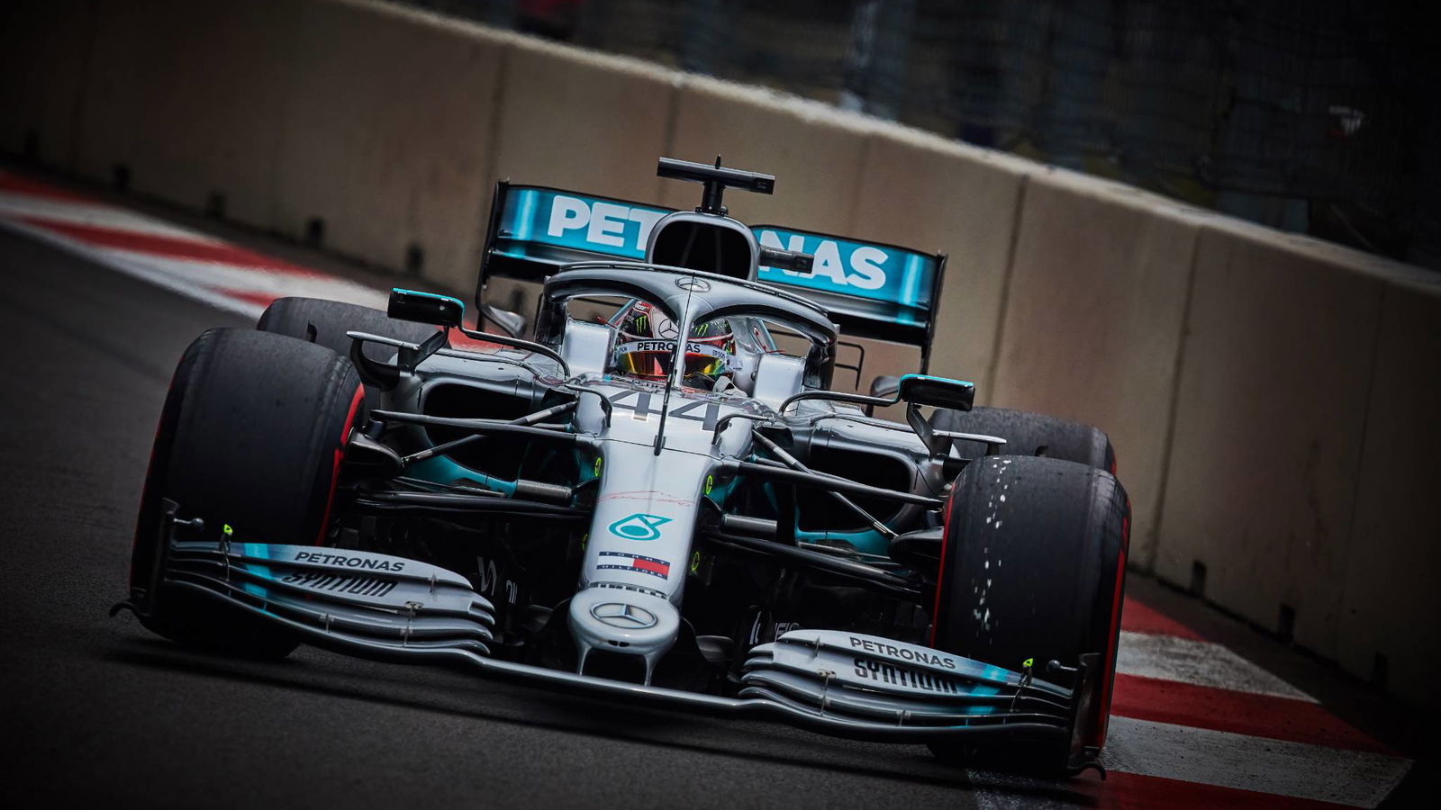 Hamilton messaged absent F1 engineer about car set-up in Mexico