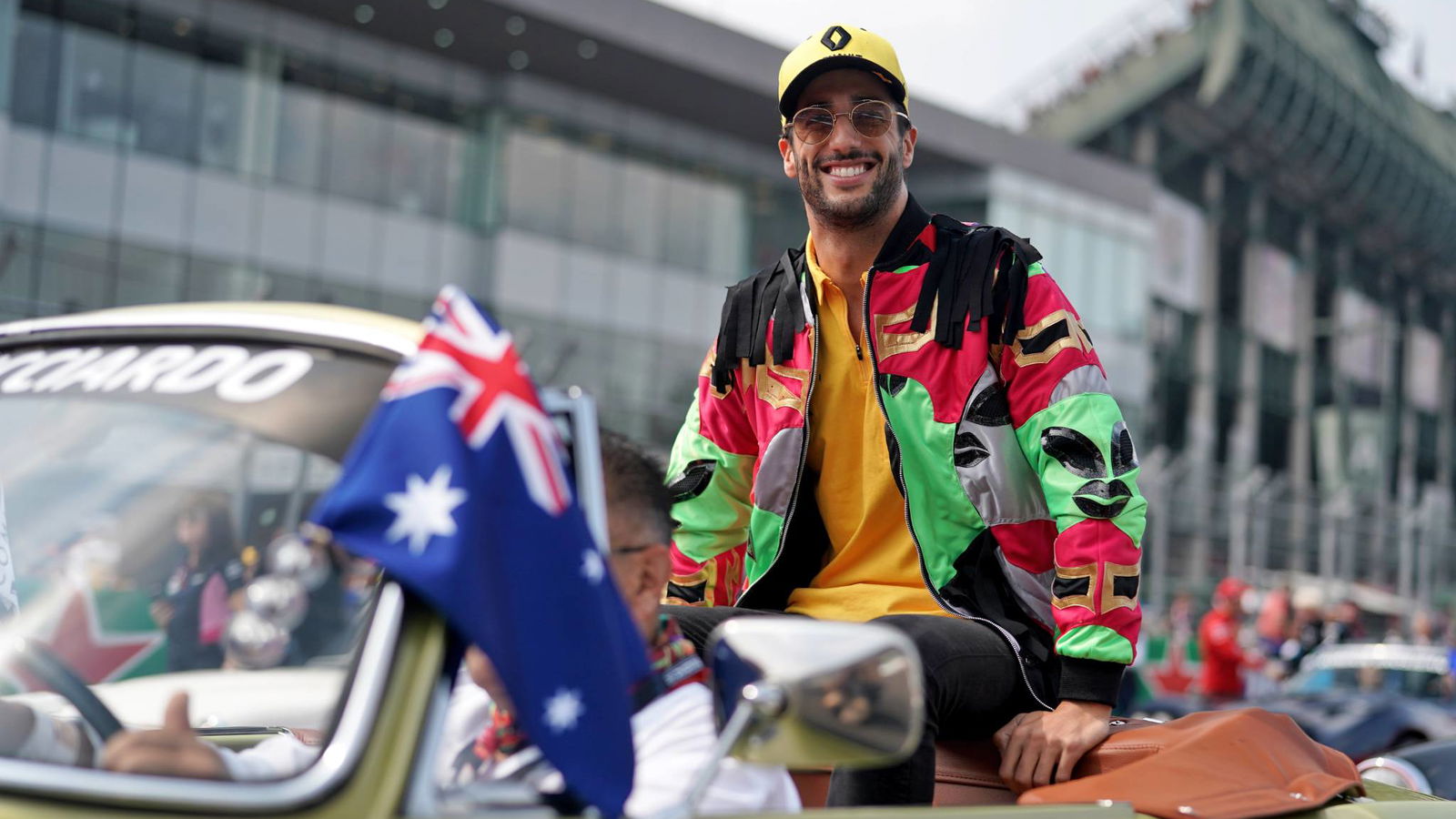 Ricciardo supports Vettel over F1 trophy design criticism