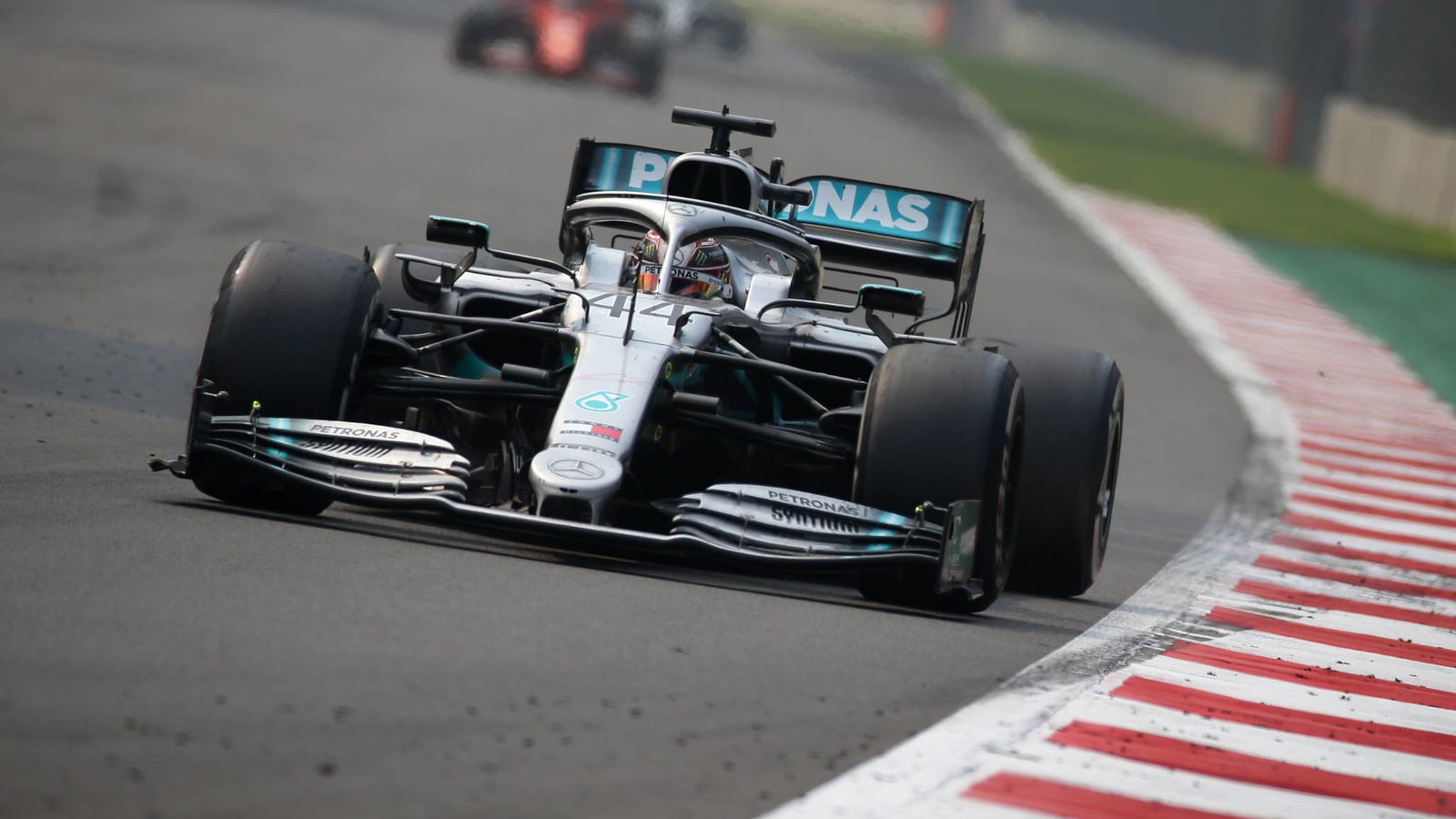 Mercedes 'tidak yakin' ban Hamilton akan bertahan