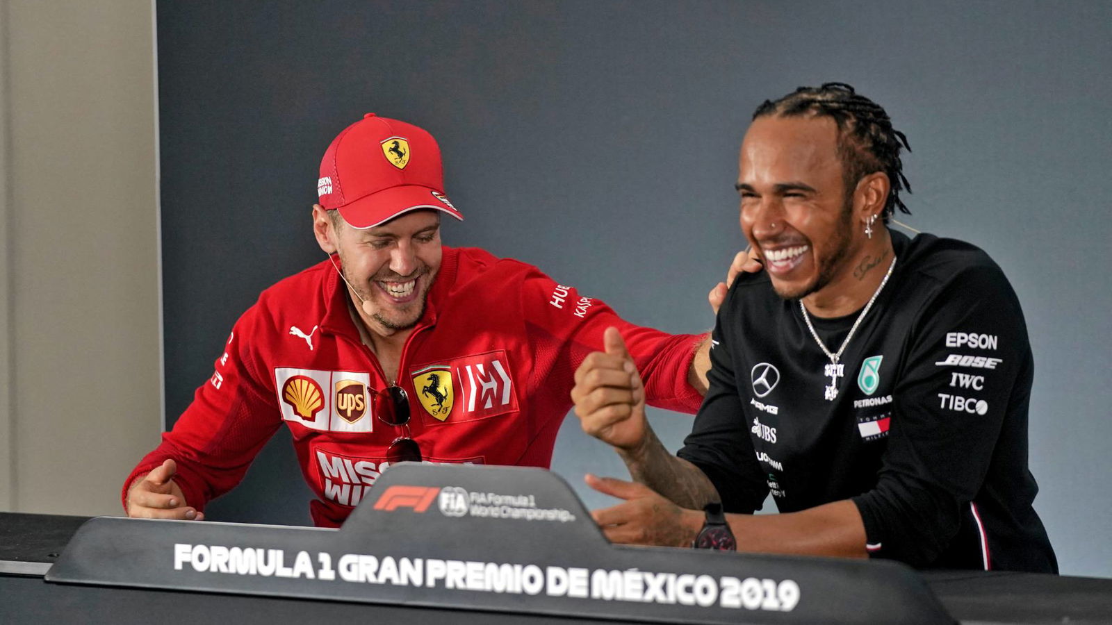 Gosip F1: Vettel mengatakan Hamilton sudah menjadi pembalap Ferrari