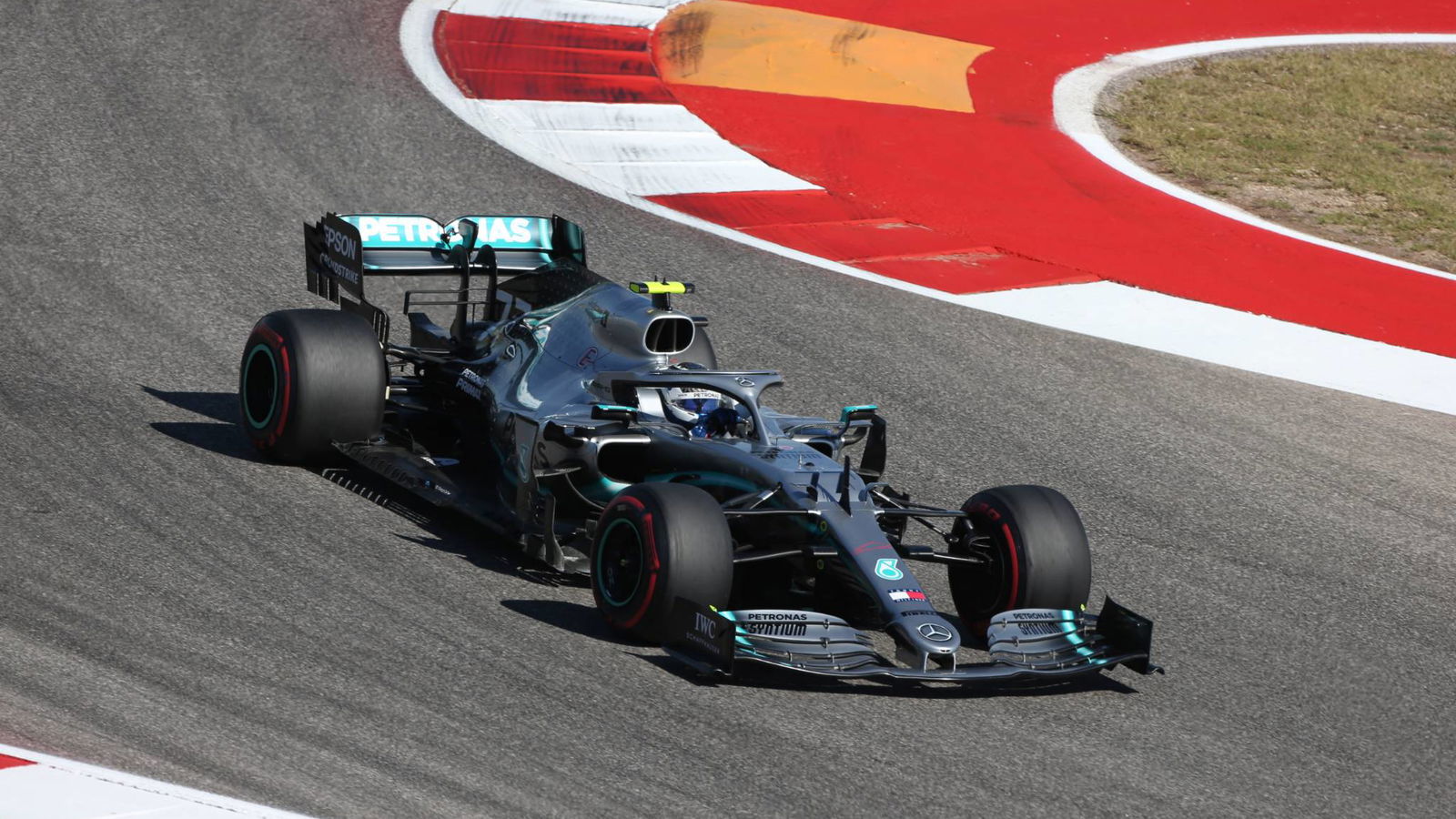 Bottas memasukkan Vettel ke pole GP AS saat Hamilton berjuang keras