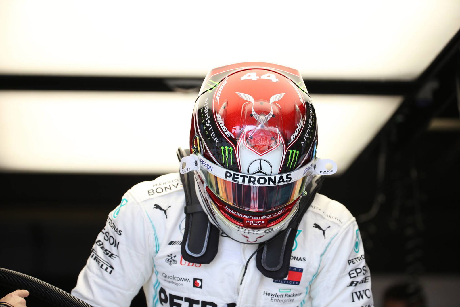 Bottas memasukkan Vettel ke pole GP AS saat Hamilton berjuang keras