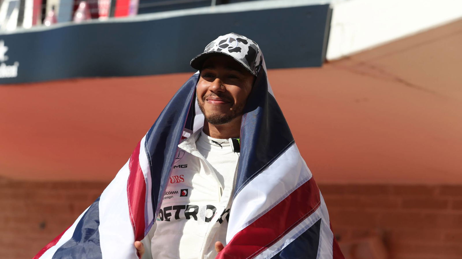 Hamilton: Saya terlalu kompetitif untuk bersantai dengan dua balapan tersisa
