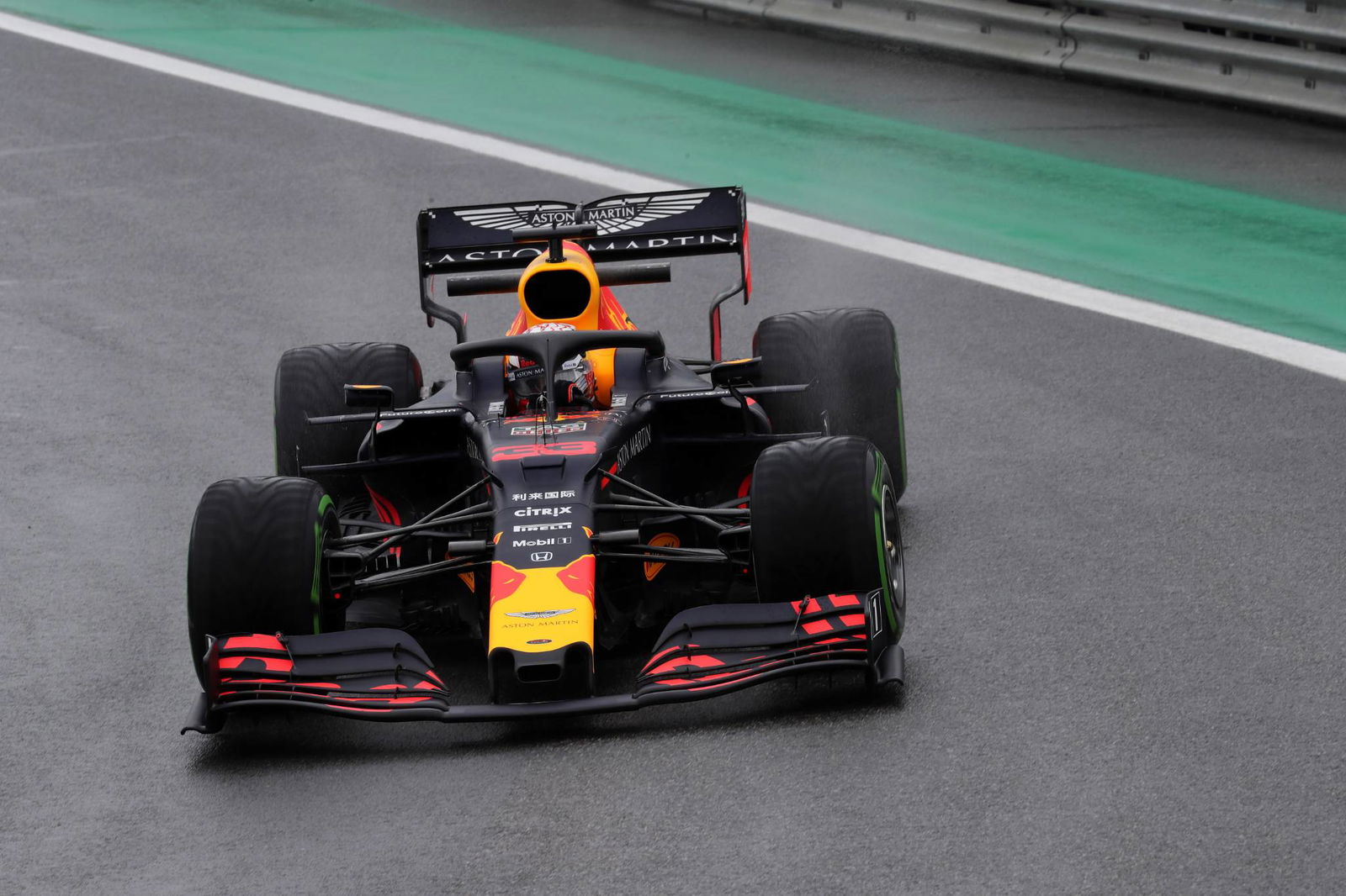 Hamilton unsure if Mercedes can make up deficit to Ferrari