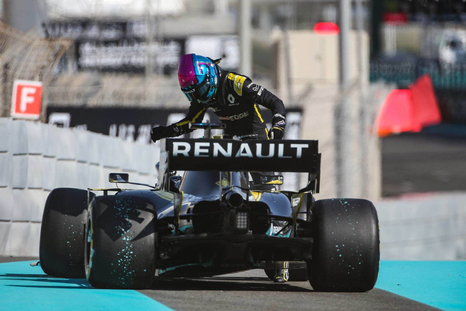 Vettel admits he ‘got lucky’ in Abu Dhabi FP1 crash