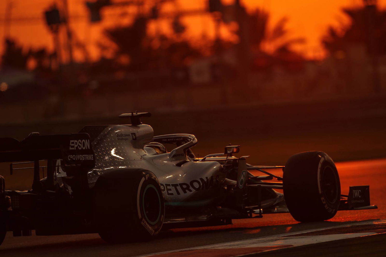 Hamilton ends pole drought in Abu Dhabi qualifying finale