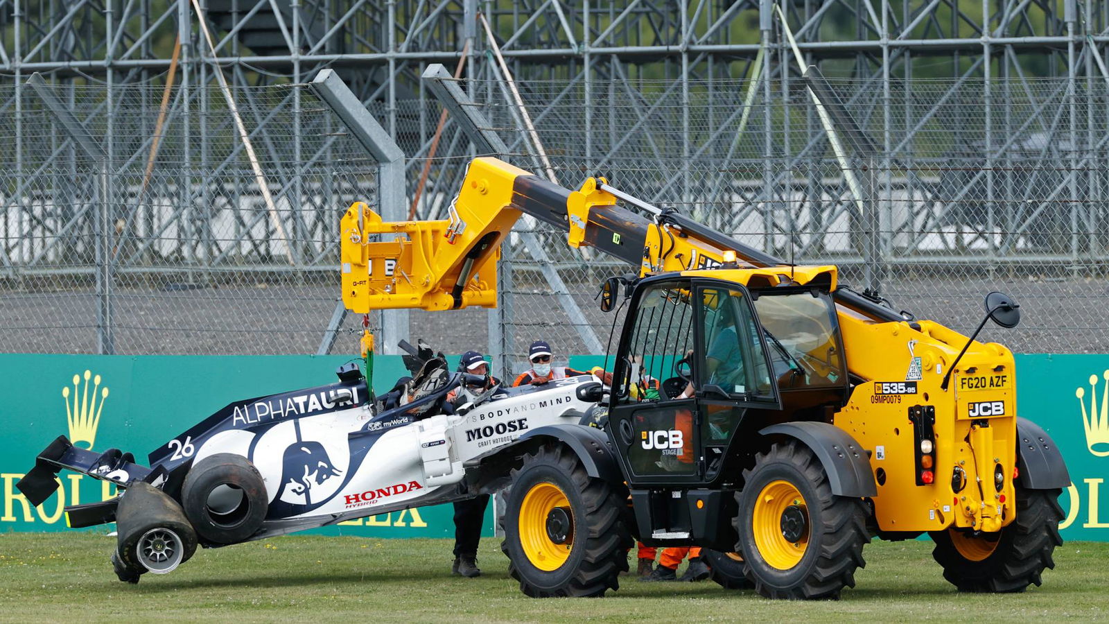 Pirelli reveals reason for Kvyat’s British GP F1 crash