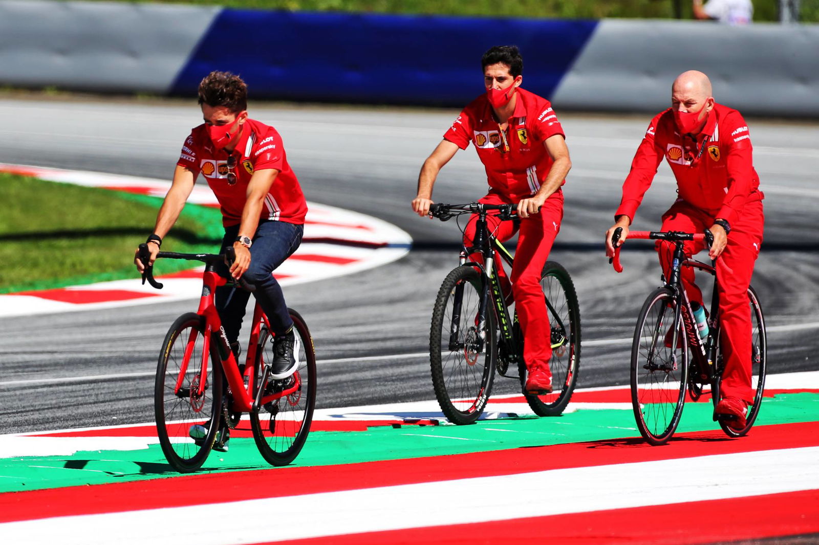 Hamilton mengharapkan pembalap F1 membuat sikap anti rasisme di Austria