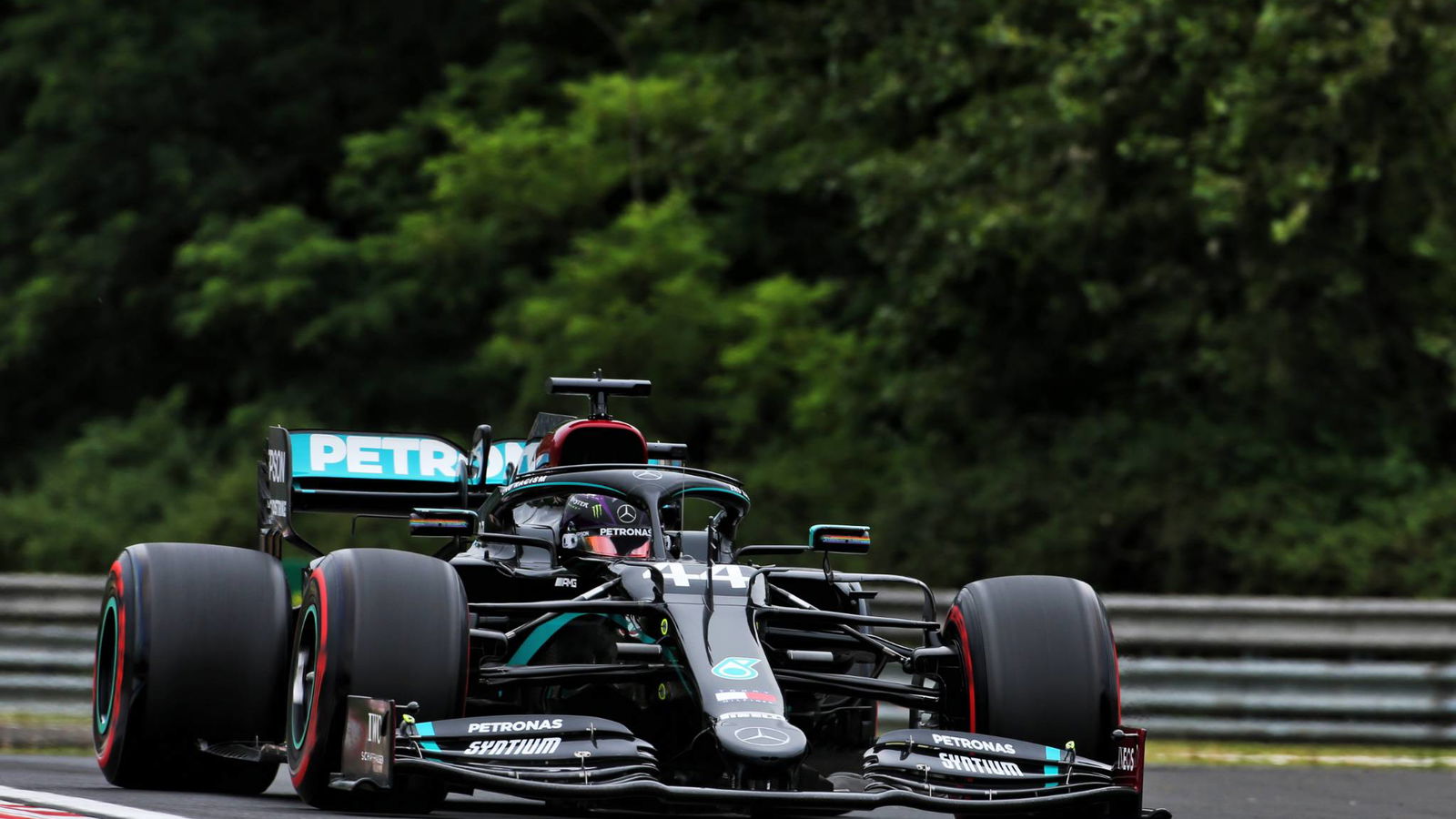 Hamilton menciptakan kecepatan yang luar biasa dalam pembukaan latihan GP F1 Hongaria