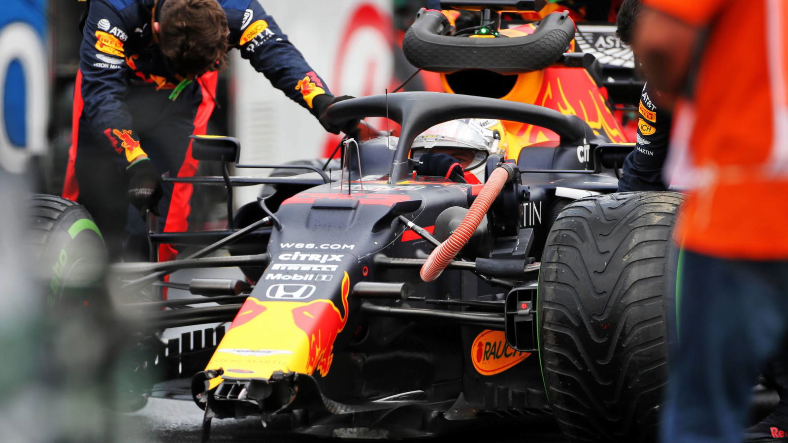 Red Bull memperbaiki kerusakan mobil F1 Verstappen 'dengan sisa 25 detik'