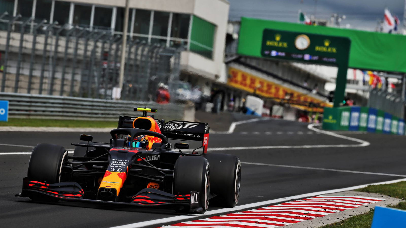 Albon mempertahankan posisi kelima setelah 'pengeringan grid' Red Bull F1