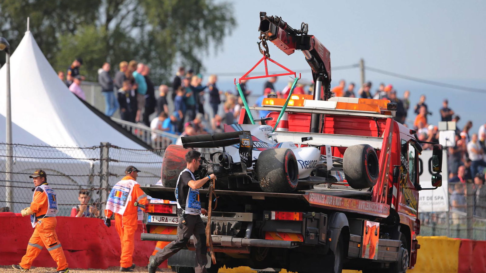 Williams forced into chassis change after Massa crash