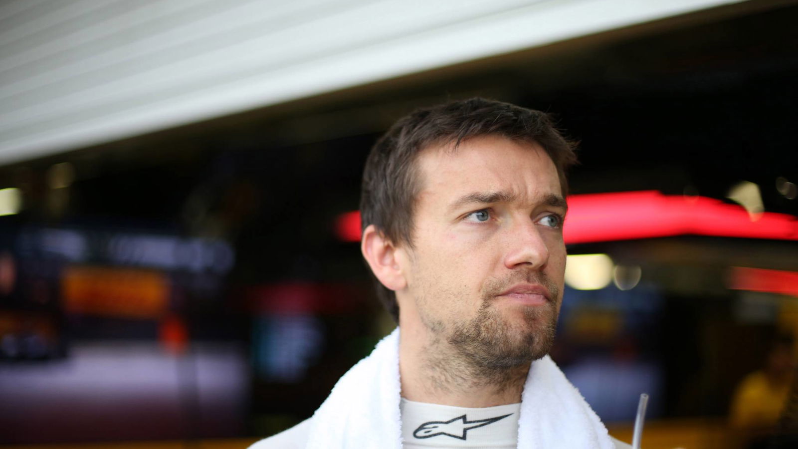 Palmer 'in no rush' to define 2018 racing plans