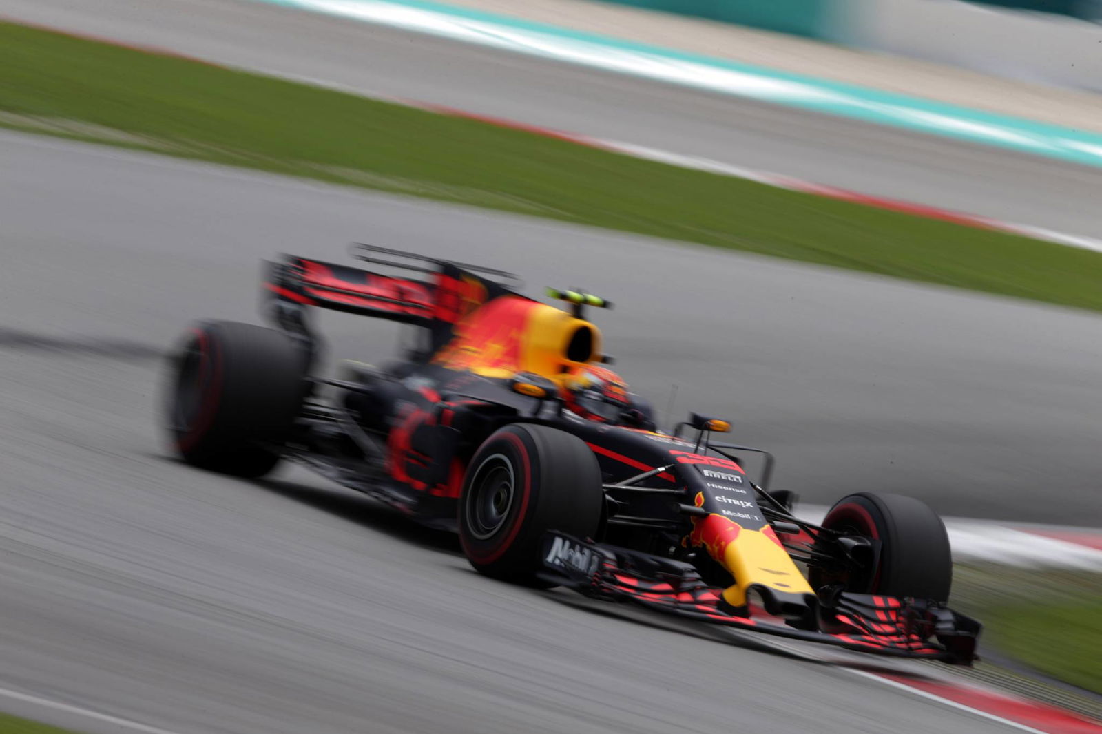Verstappen claims dominant Malaysian GP victory, Vettel fights back to P4