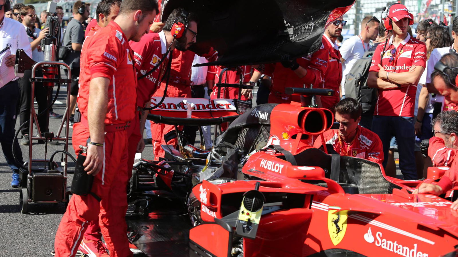 Vettel's F1 title hopes in tatters after early Suzuka retirement