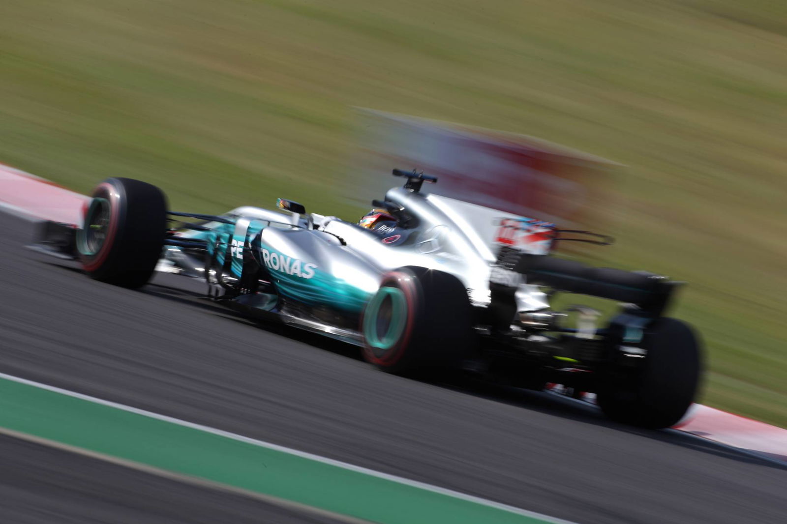 Hamilton quickest in wet-dry opening United States GP practice