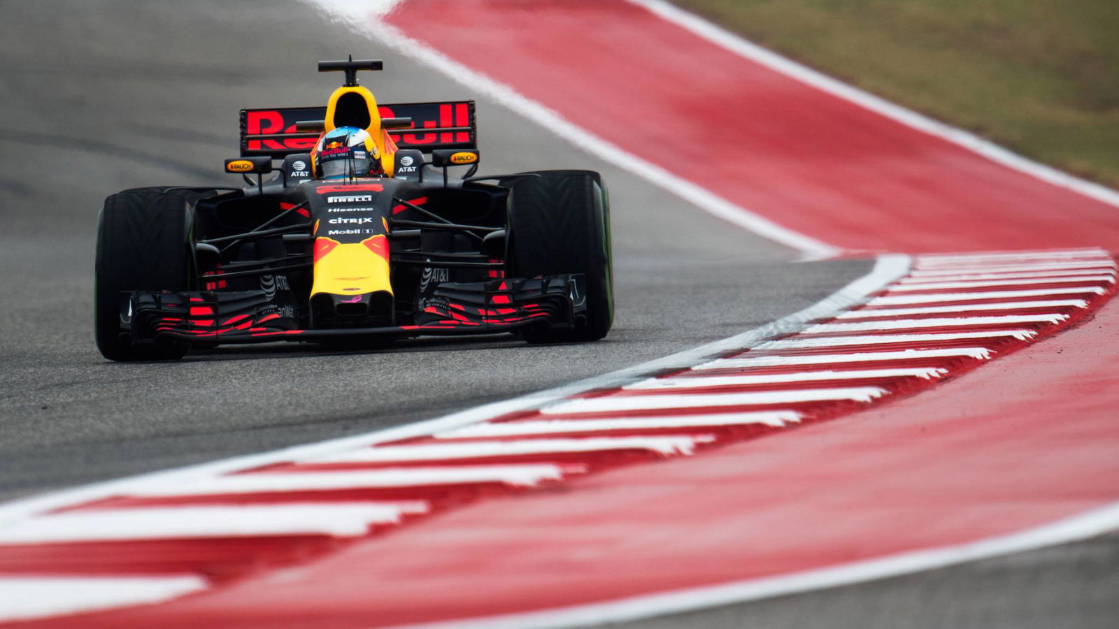 Ricciardo: 'Still quite early' to discuss new Red Bull deal