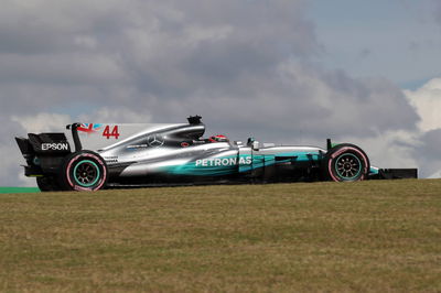 Hamilton sweeps to United States GP pole, continues perfect weekend