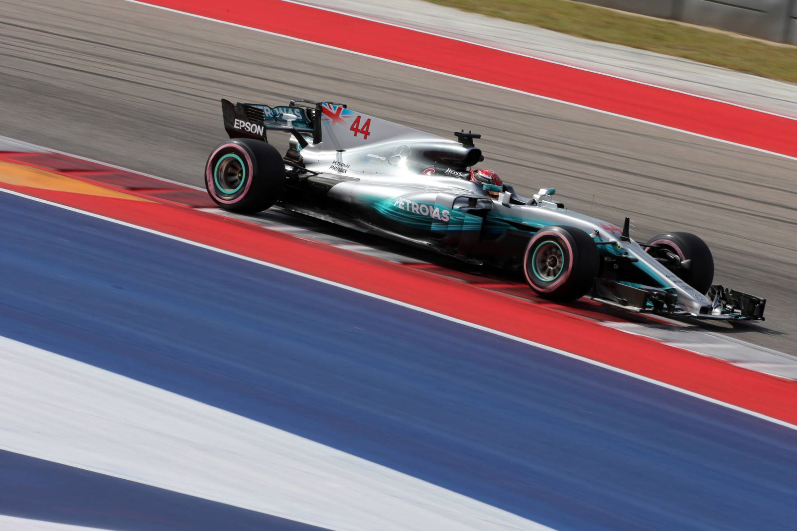Hamilton sweeps to United States GP pole, continues perfect weekend