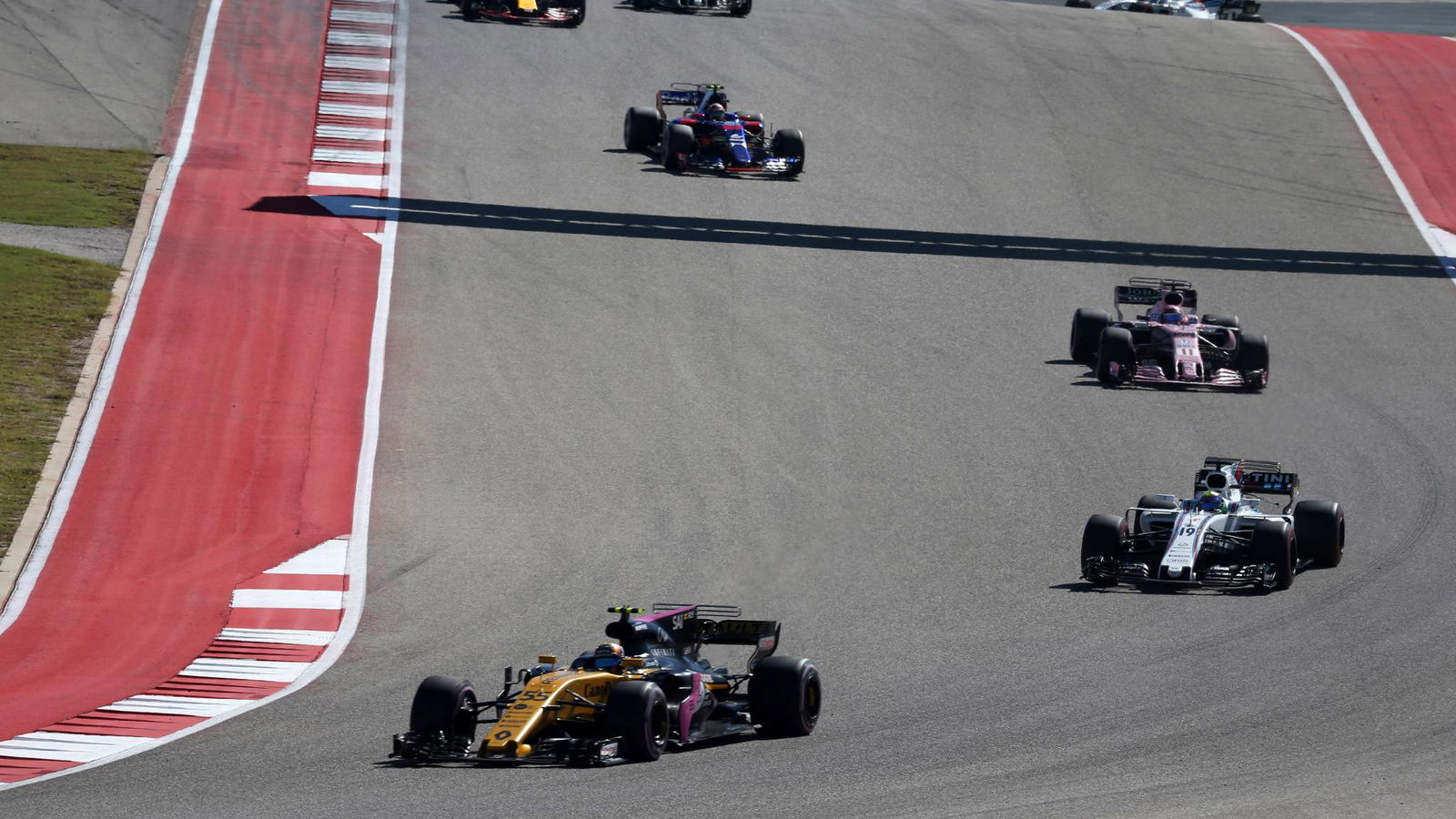 Sainz hails “very close to perfect” Renault debut