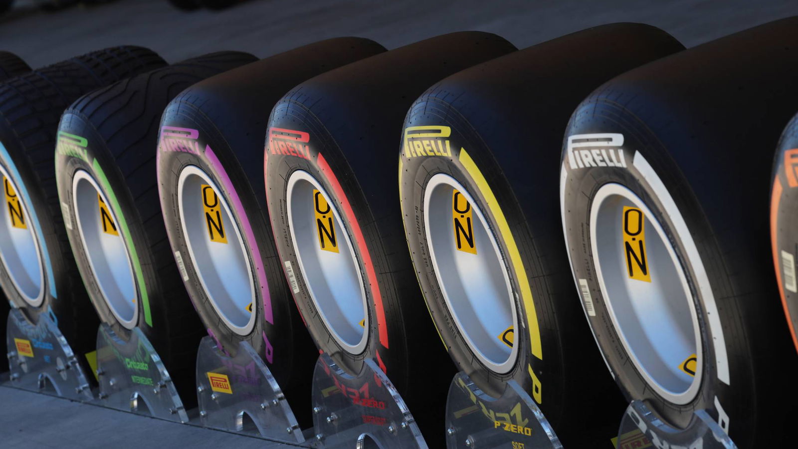 Pirelli, FIA against future tyre competition