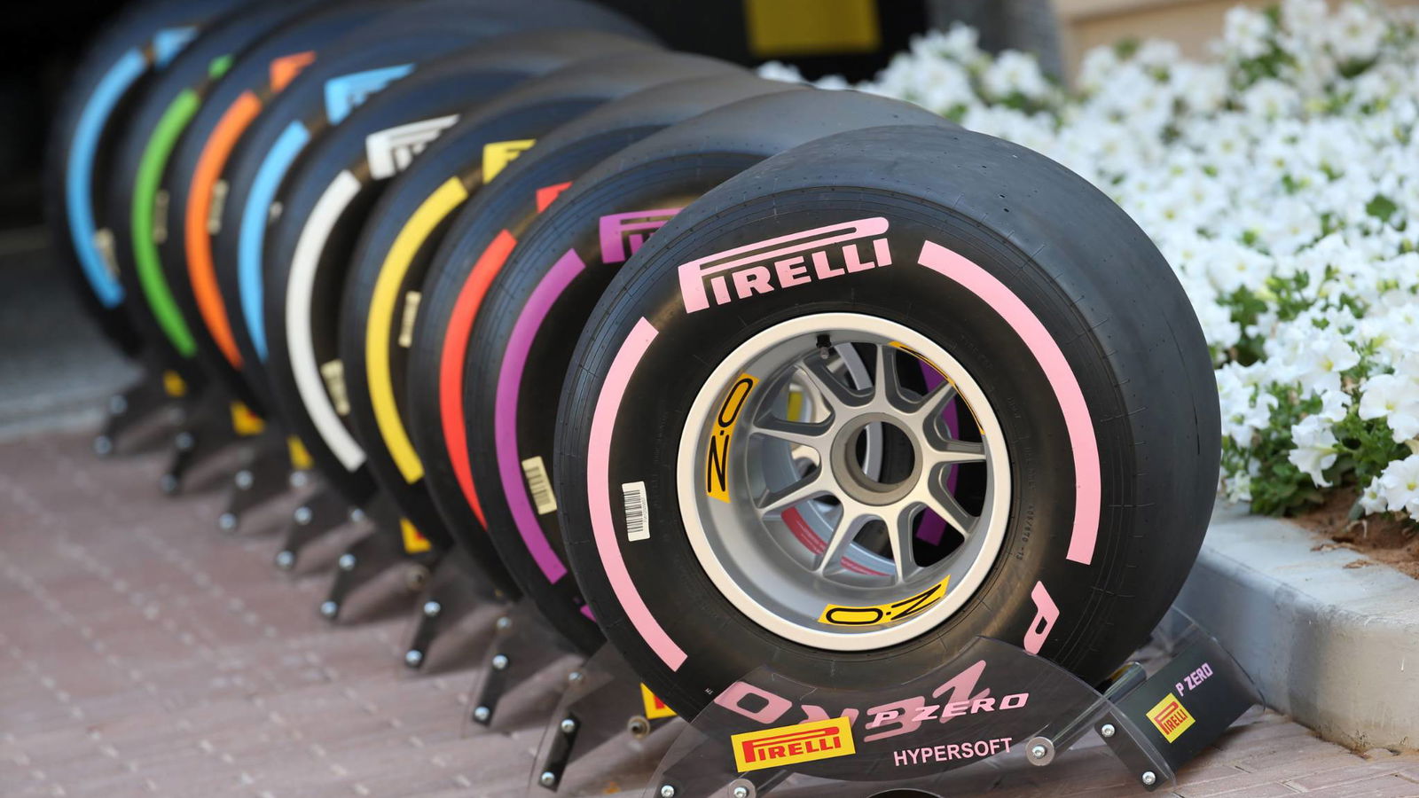 Pirelli confirms tyre picks for first three F1 races of 2018