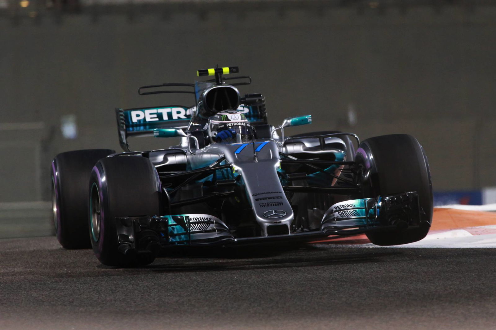 F1 risks diluting calendar with more races - Wolff