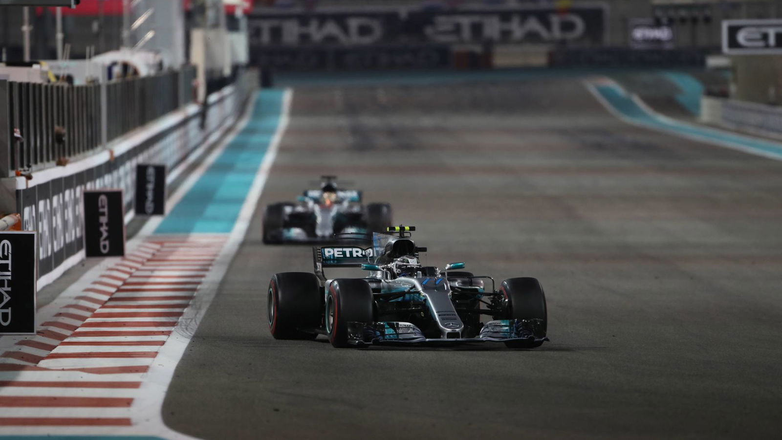 Hamilton laments lack of overtaking chances in Abu Dhabi