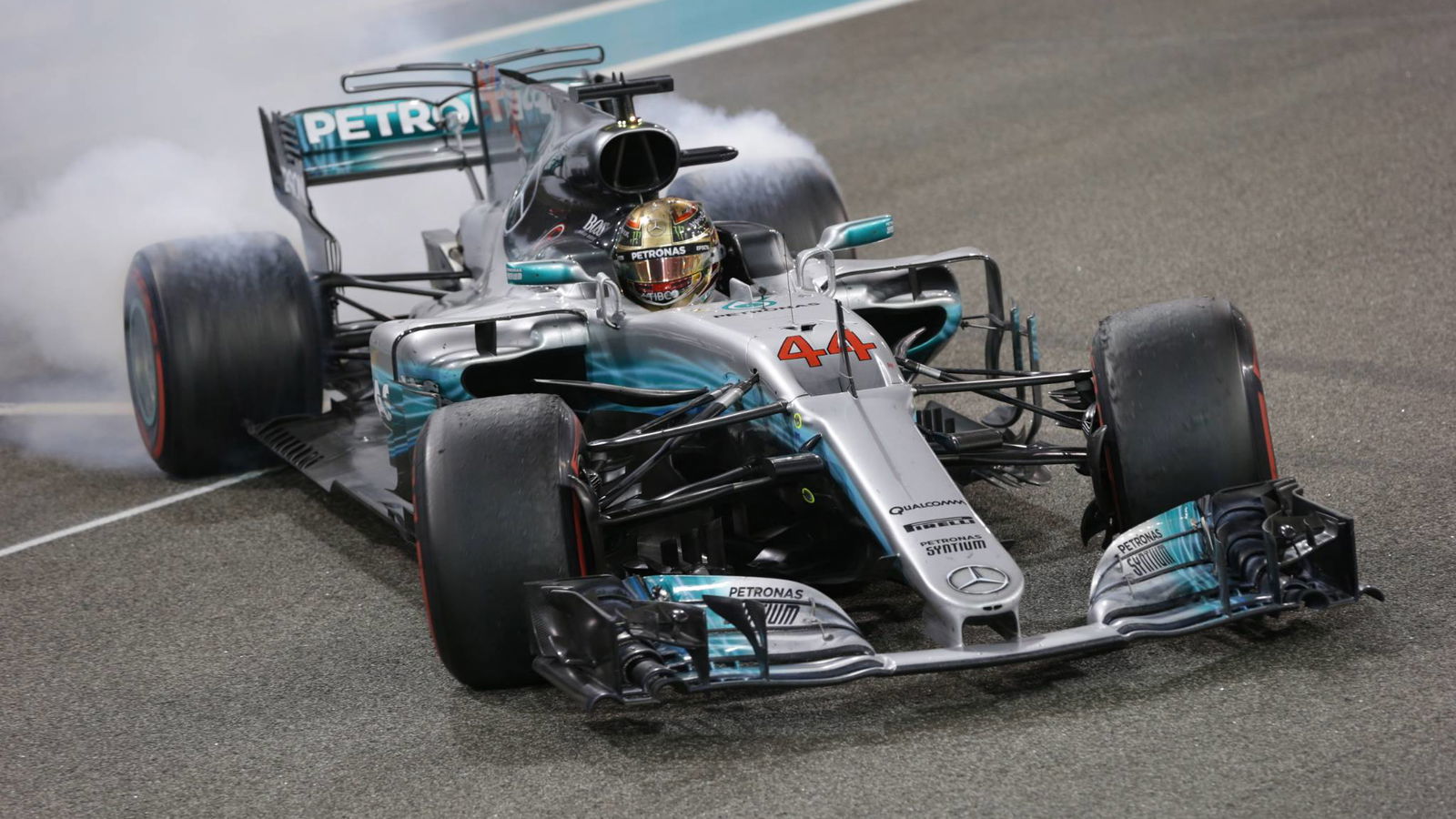 Mercedes must lose “diva” qualities for 2018 F1 car – Wolff