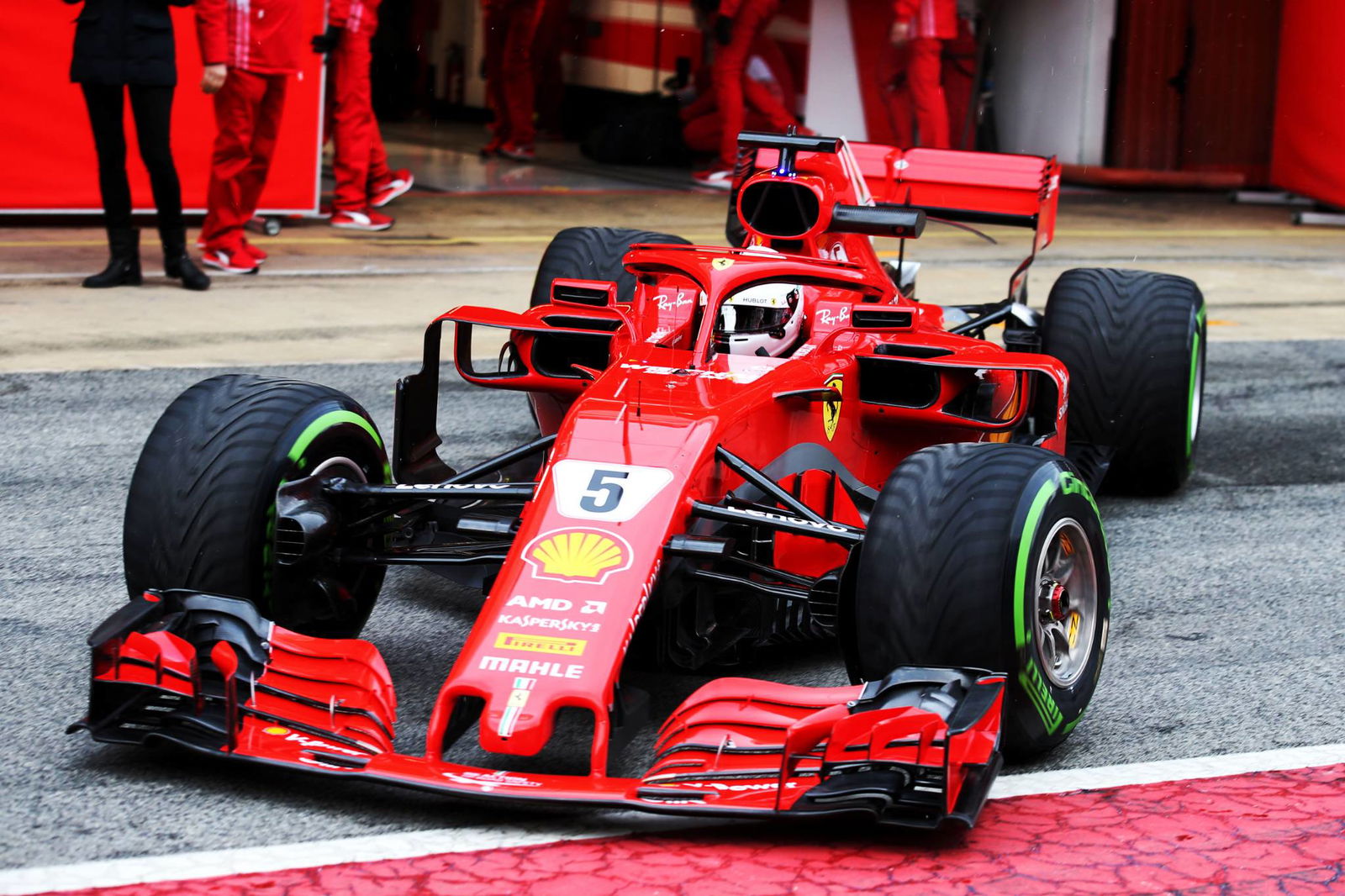 Vettel edges Bottas to lead second F1 test day