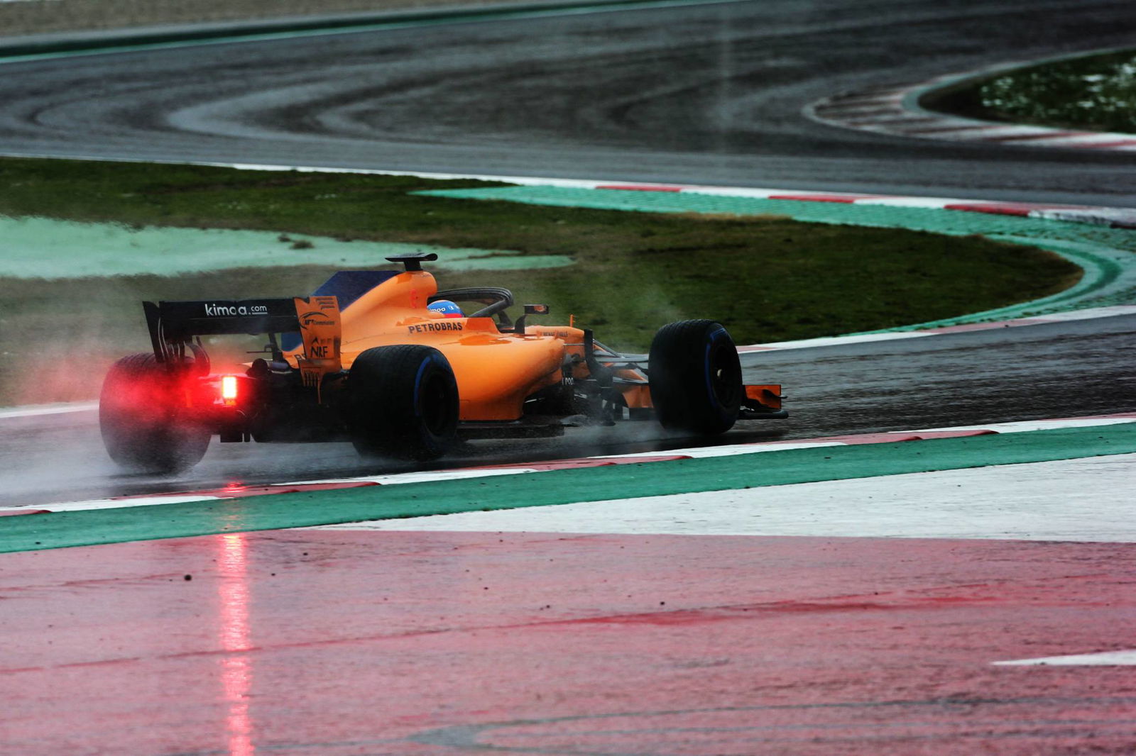 'Analisis' Pengujian F1: Pertunjukan salju di Barcelona