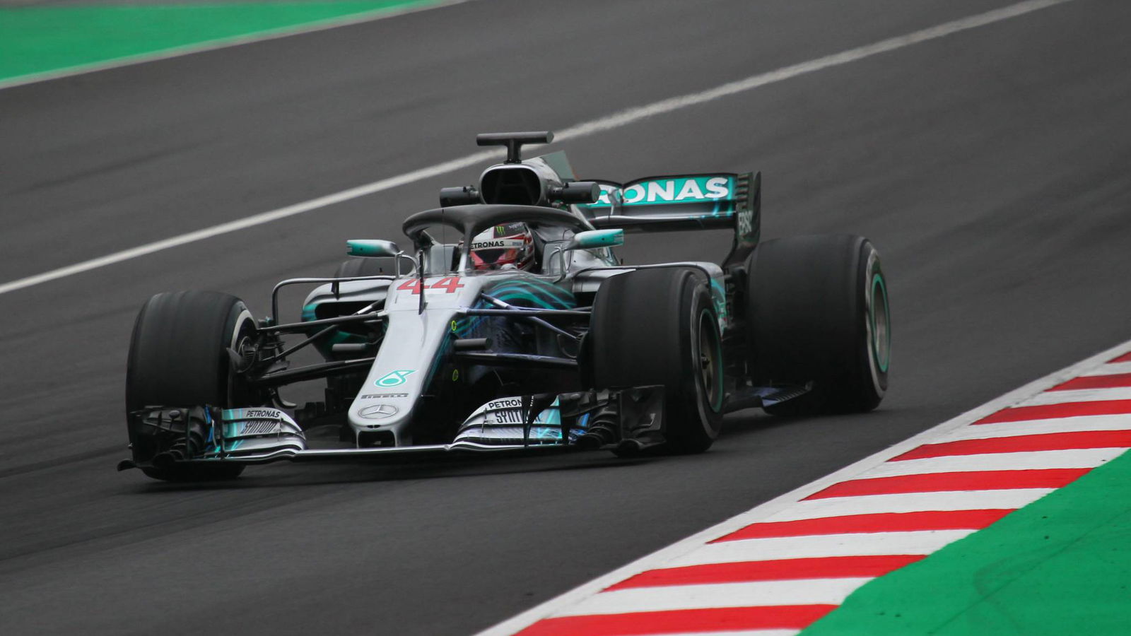 Hamilton ingin mengalahkan Vettel dalam performa terbaiknya 