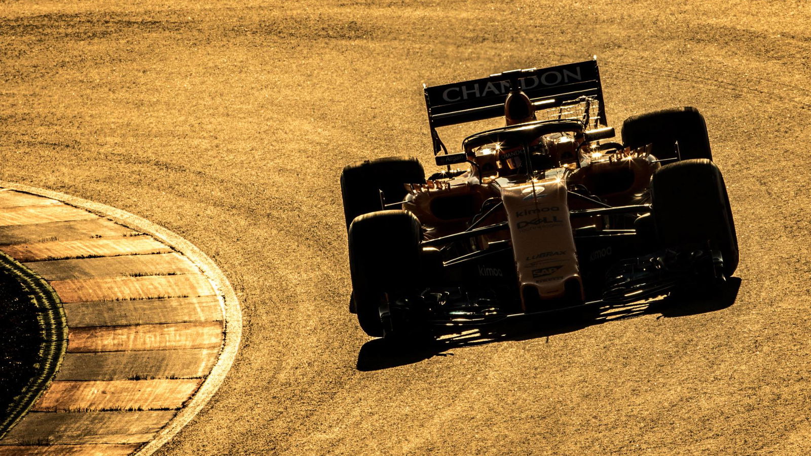 McLaren 'not overly concerned' by F1 testing issues