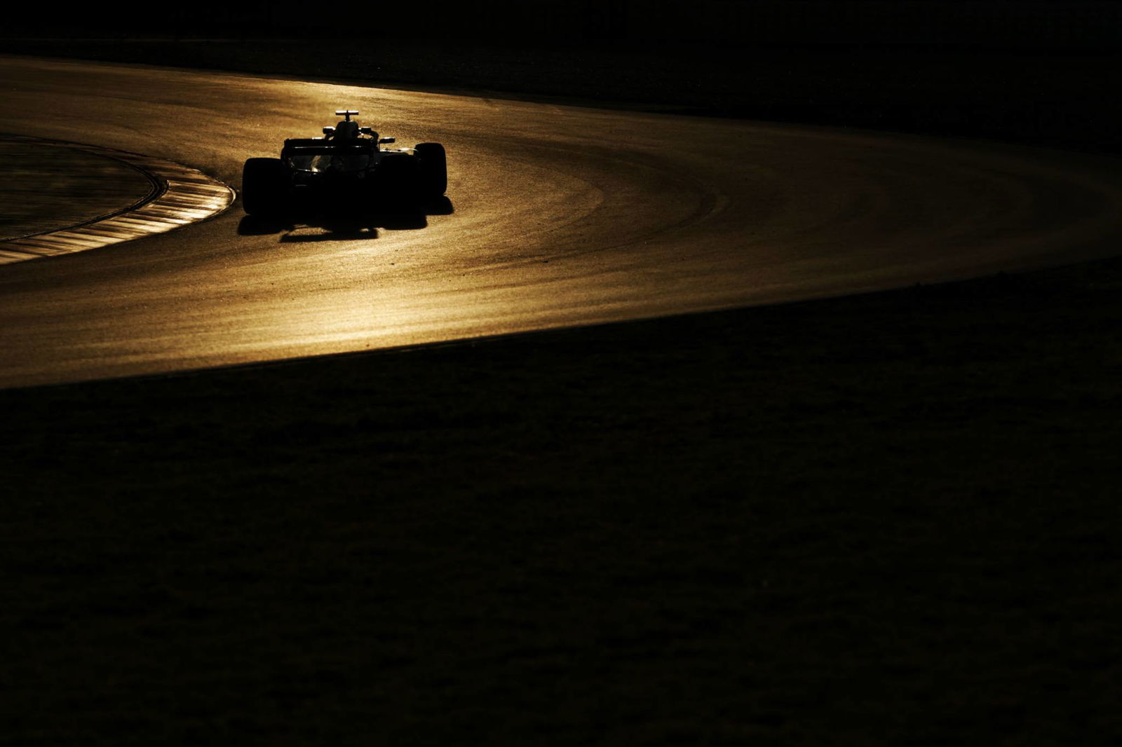 Mercedes finds 0.25s gain in F1 sidepod development