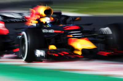 Ricciardo breaks track record as McLaren toil again