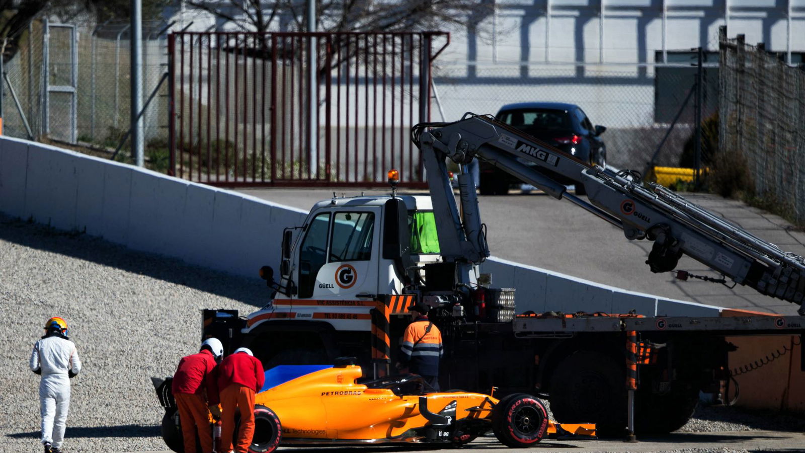 McLaren explains Alonso Friday F1 test issue 
