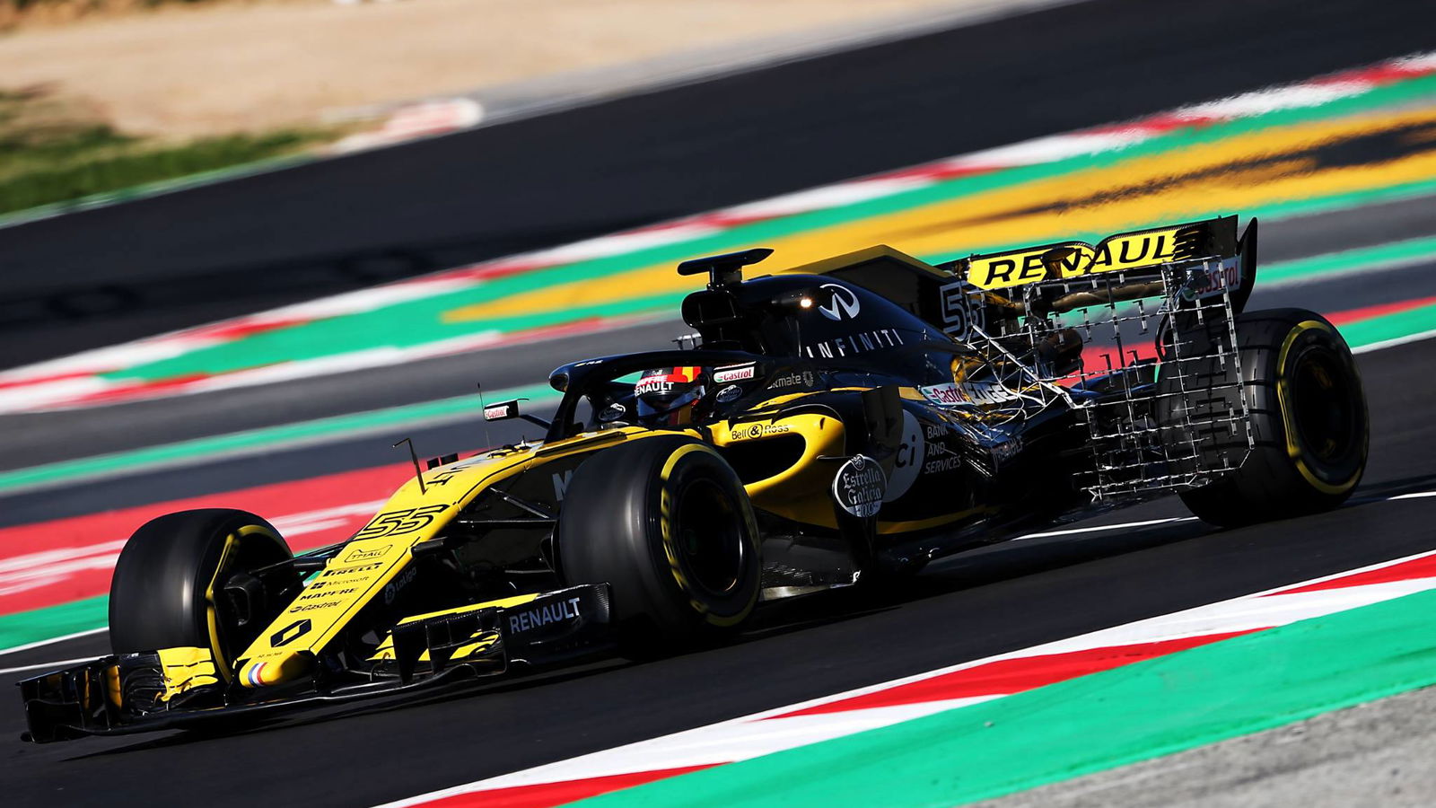 Analisis Pengujian F1: Menguraikan gambar lini tengah yang mendung