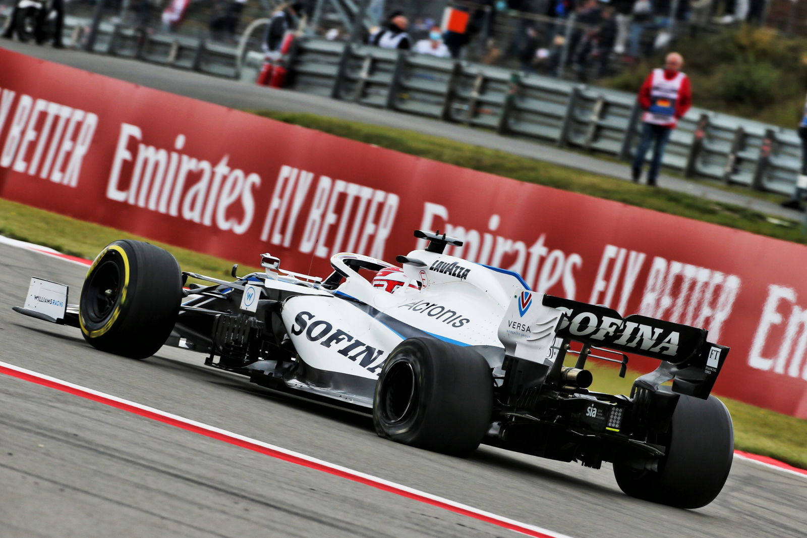 George Russell (GBR) Williams Racing FW43 with a puncture.
