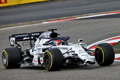 Daniil Kvyat (RUS) AlphaTauri AT01 with a broken front wing.