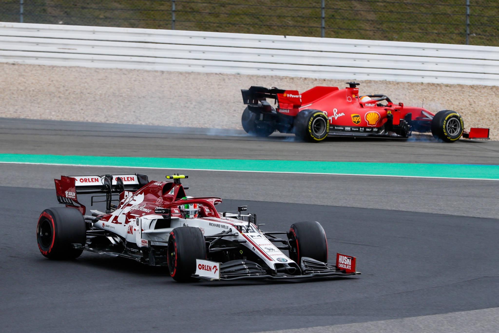 Antonio Giovinazzi (ITA) Alfa Romeo Racing C39 passes a spinning Sebastian Vettel (GER) Ferrari SF1000.