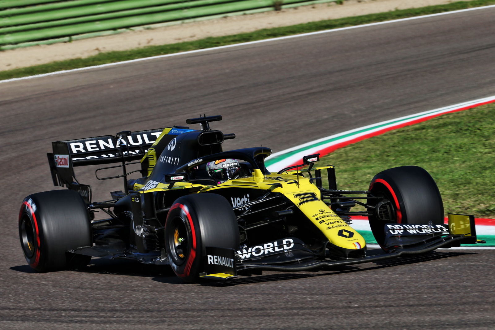 Daniel Ricciardo (AUS) Renault F1 Team RS20.