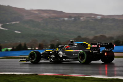 Esteban Ocon (FRA) Renault F1 Team RS20.