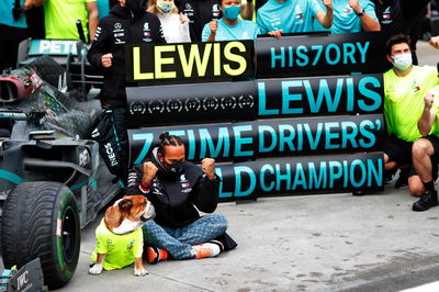 Race winner and World Champion Lewis Hamilton (GBR) Mercedes AMG F1 celebrates with the team.